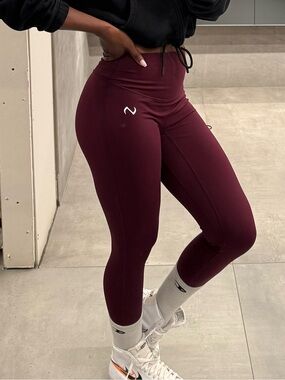 High-Rise Sculpting Leggings in Burgundy